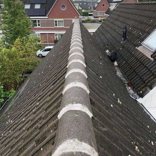 Dakinspectie Beek en Donk aan de nokvorsten Dakinspectie Beek en Donk aan de nokvorsten